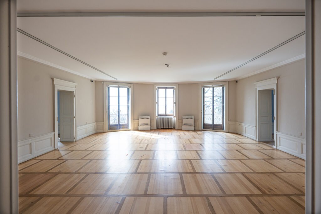 Silence: where works of art once hung, the building is now waiting to be renovated